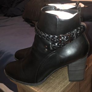 Black boots only worn once.